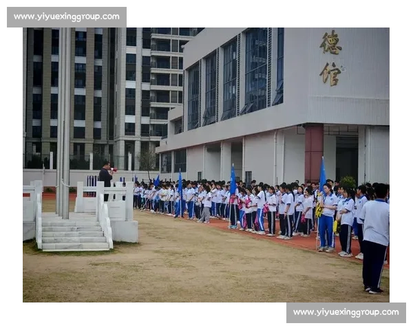 游泳比赛激烈角逐拼尽全力勇争第一，谁能拔得头筹突破极限争锋全场